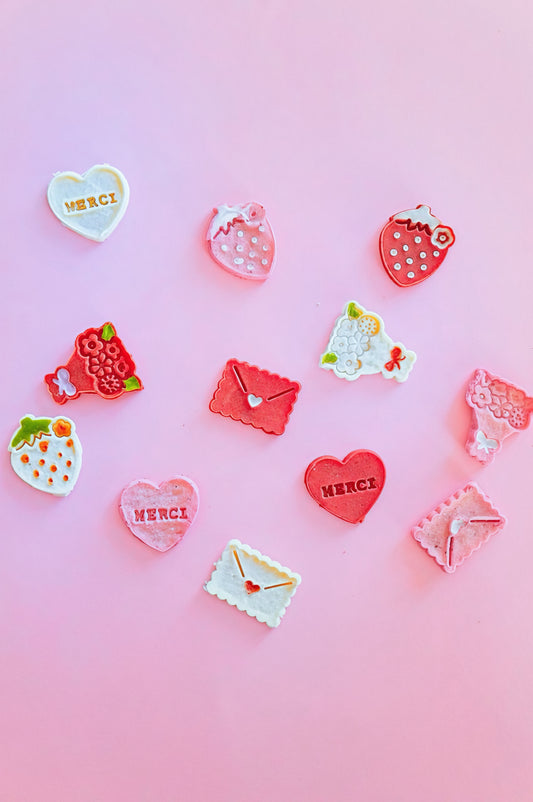 💕𝓛𝓸𝓿𝓮 𝓲𝓼 𝓲𝓷 𝓽𝓱𝓮 𝓪𝓲𝓻 💕